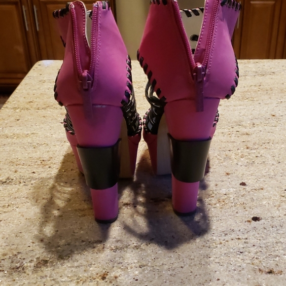 Sexy shoes. High heel block.  size 8 - Picture 2 of 5